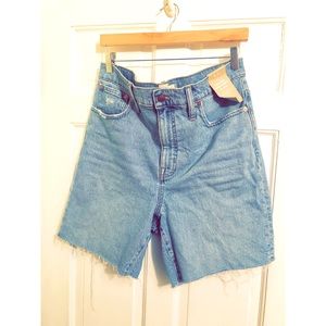 High waist mid-rise denim shorts